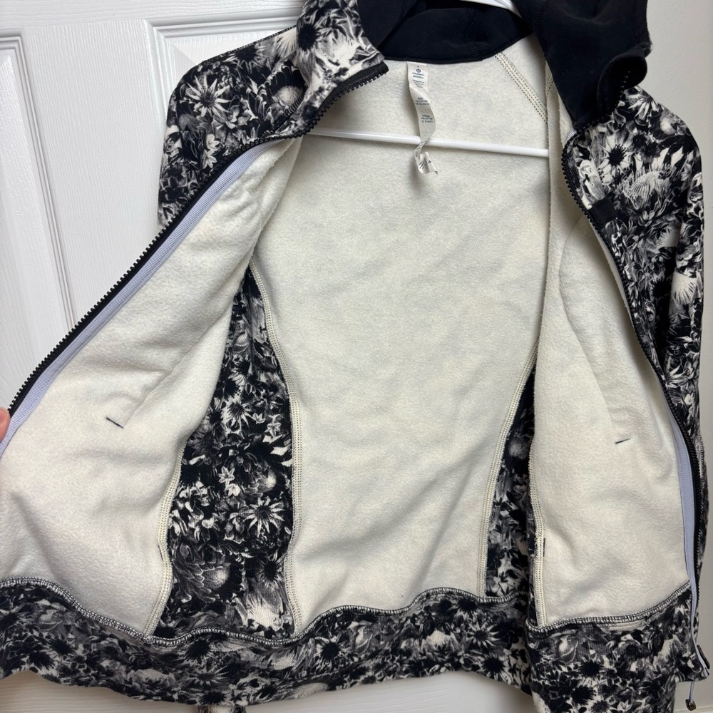 Lululemon Scuba Hoodie size 4 Flowabunga Black Angel Wing - Picture 6 of 8